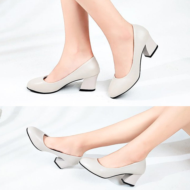 Modische Schuhe mit hohen Absätzen