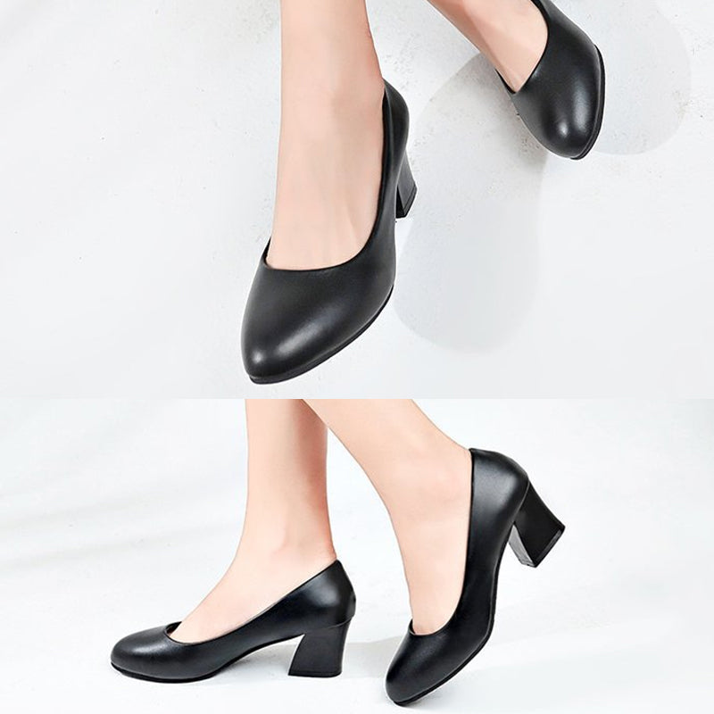 Modische Schuhe mit hohen Absätzen