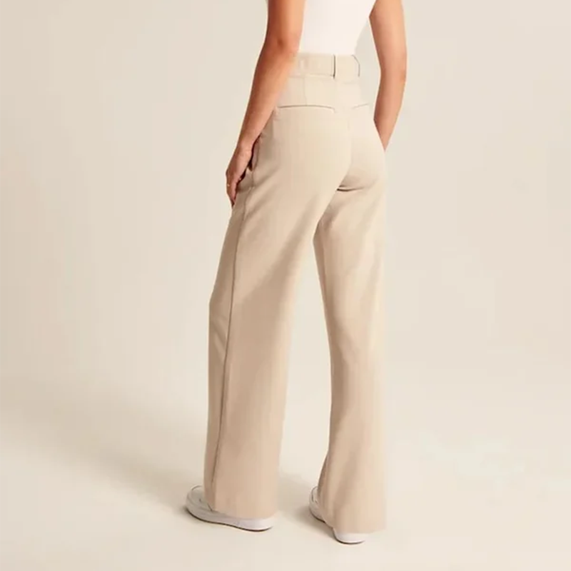 Bequeme taillierte Hose mit weitem Bein