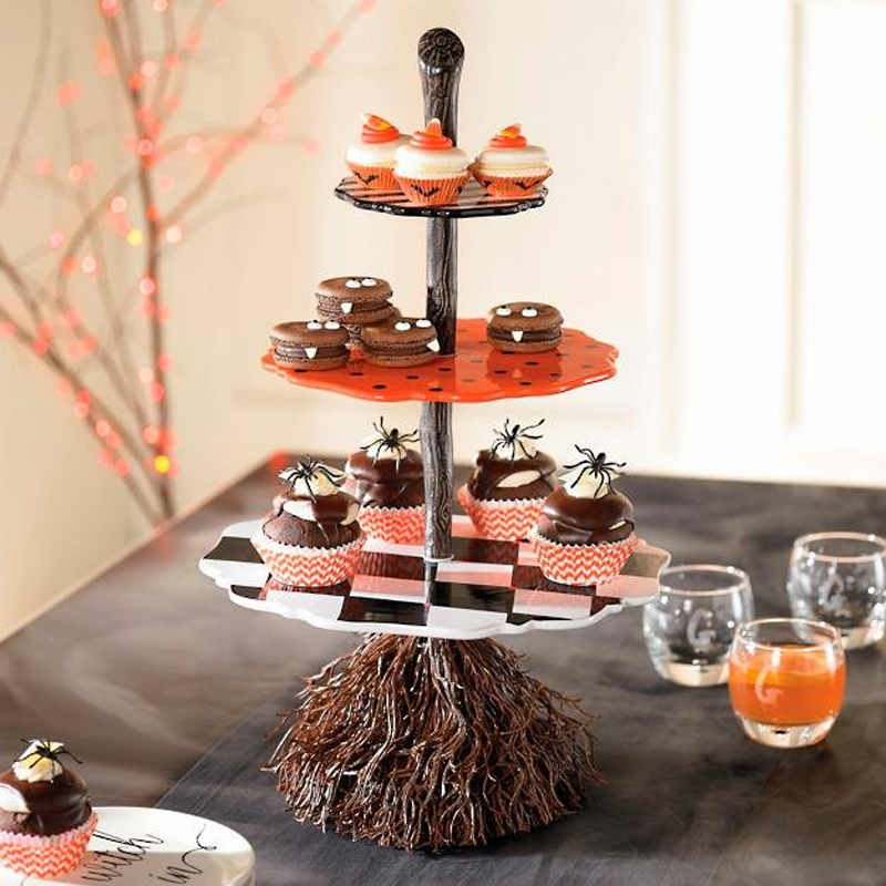 Halloween kreativer Besen Tisch