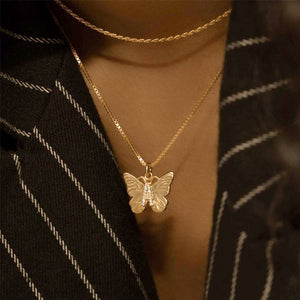 Goldene Halskette In Schmetterlingsform