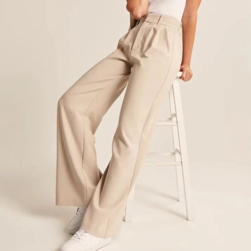 Bequeme taillierte Hose mit weitem Bein