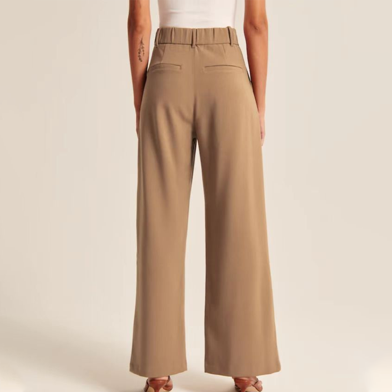 Bequeme taillierte Hose mit weitem Bein