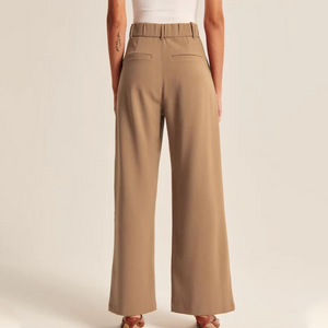 Bequeme taillierte Hose mit weitem Bein
