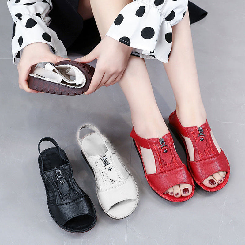 Einfarbige Sommersandalen mit weicher Sohle