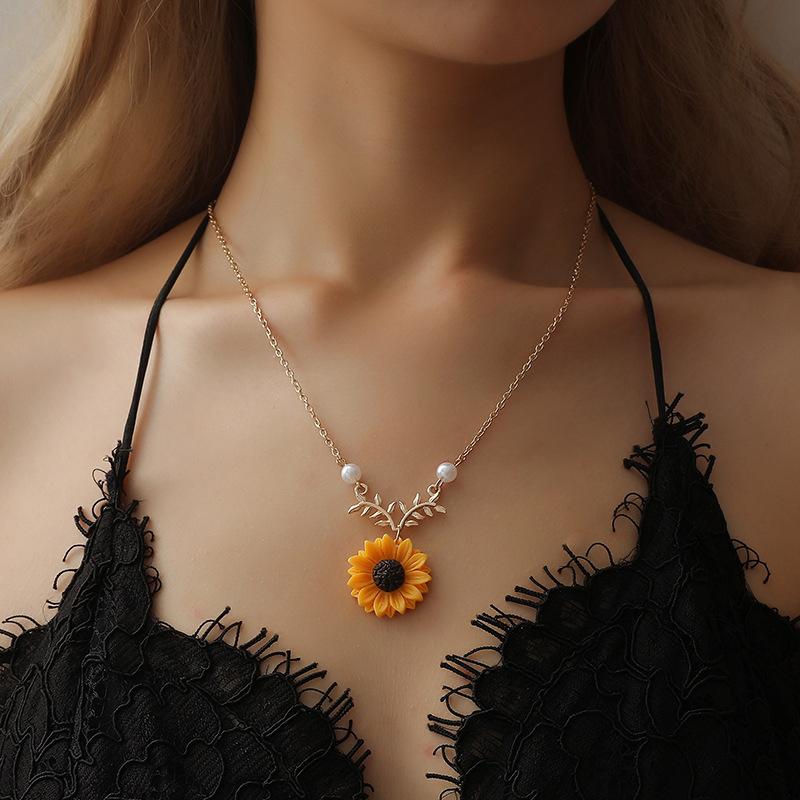 Charmante Perlen-Sonnenblumen-Halskette