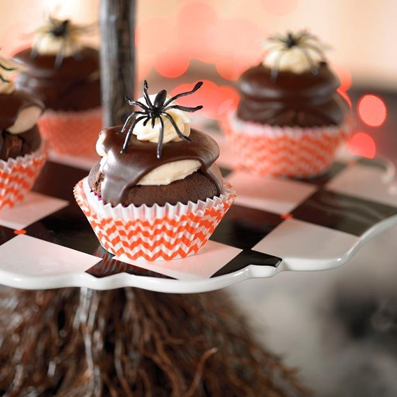 Halloween kreativer Besen Tisch