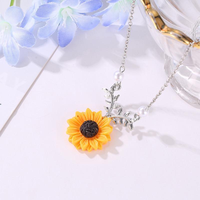 Charmante Perlen-Sonnenblumen-Halskette