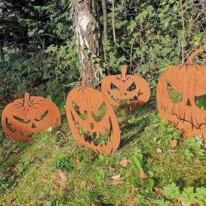 Kreative Kürbis Dekoration im Garten
