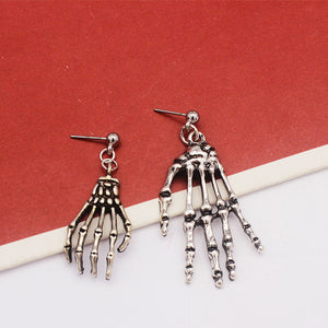 Asymmetrische Totenkopf-Hand-Ohrringe für Damen