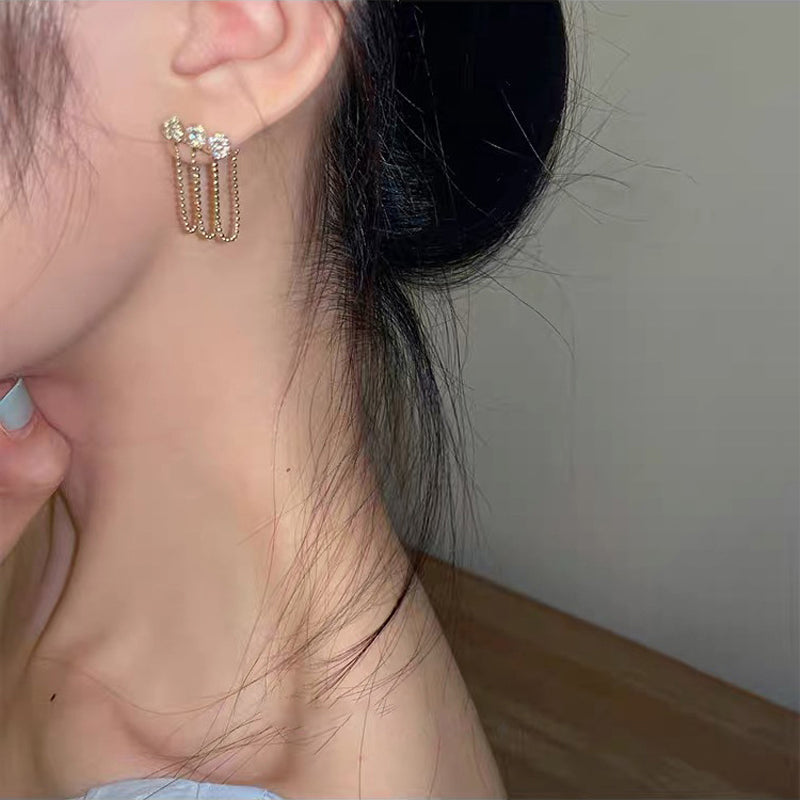 Elegante Ohrringe mit Zirkonia und Quaste