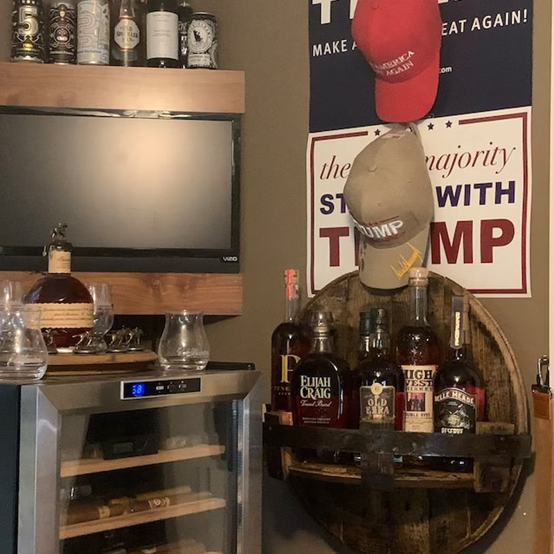 Kreatives Weinregal