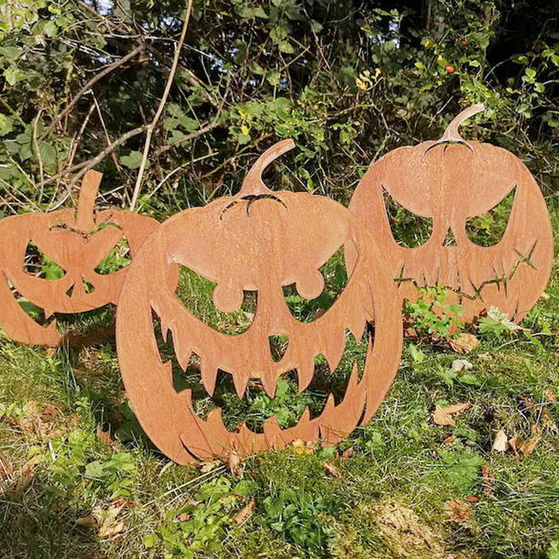 Kreative Kürbis Dekoration im Garten
