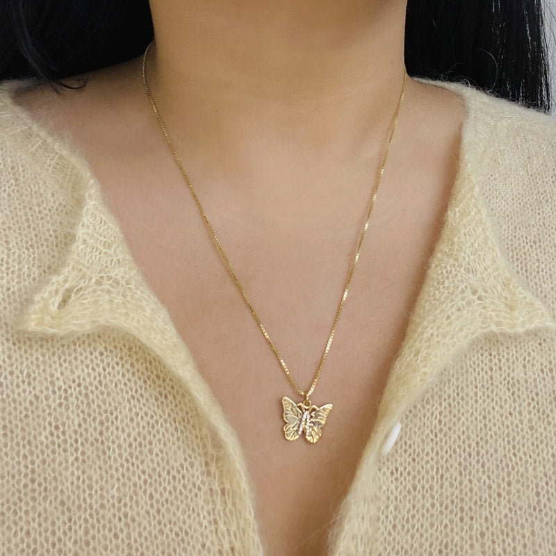 Goldene Halskette In Schmetterlingsform
