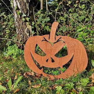 Kreative Kürbis Dekoration im Garten