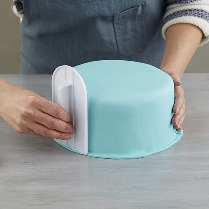 Werkzeug zur Oberflächenbehandlung von Kuchen