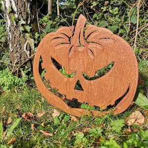 Kreative Kürbis Dekoration im Garten
