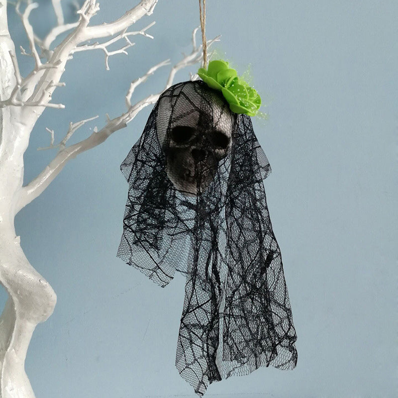 Totenkopfdekoration aus Schaumstoff