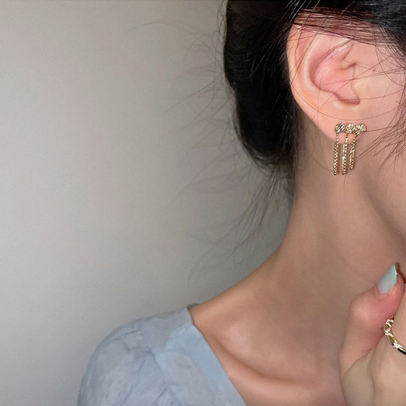 Elegante Ohrringe mit Zirkonia und Quaste