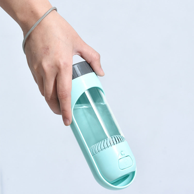 Wasserflasche für Haustiere im Freien