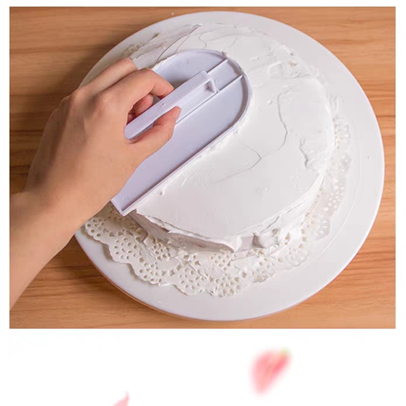 Werkzeug zur Oberflächenbehandlung von Kuchen