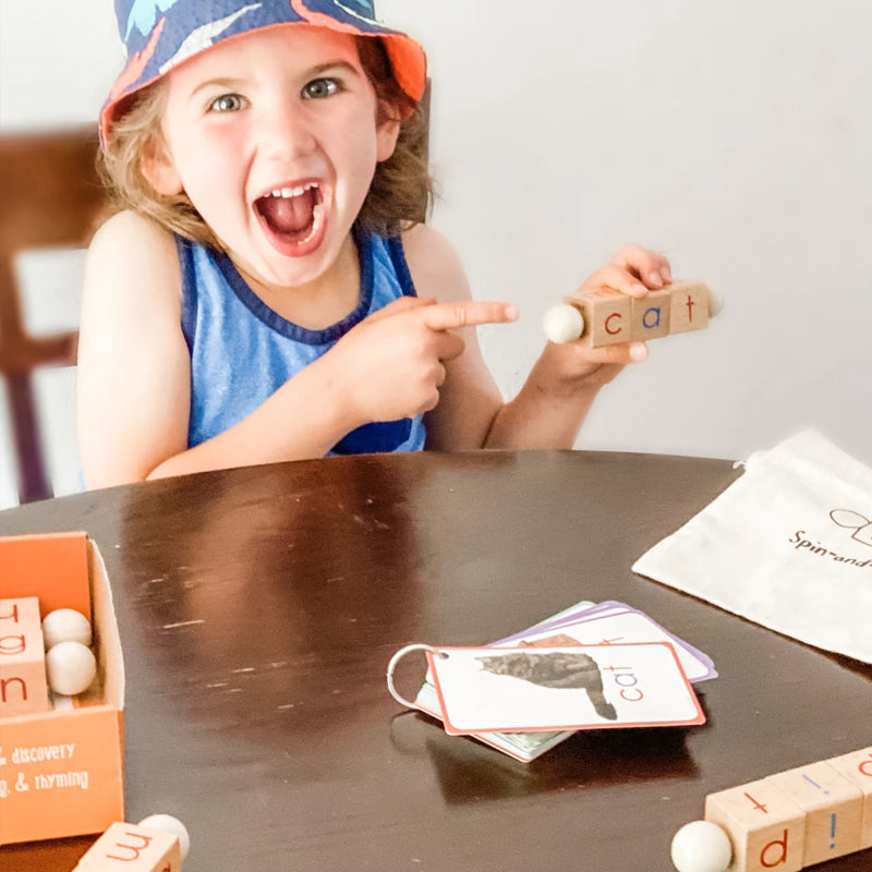 Buchstaben Zauberwürfel für Kinder im Montessori-Alter